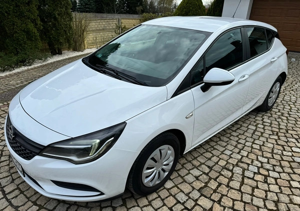 Opel Astra cena 31900 przebieg: 215000, rok produkcji 2016 z Gniezno małe 172